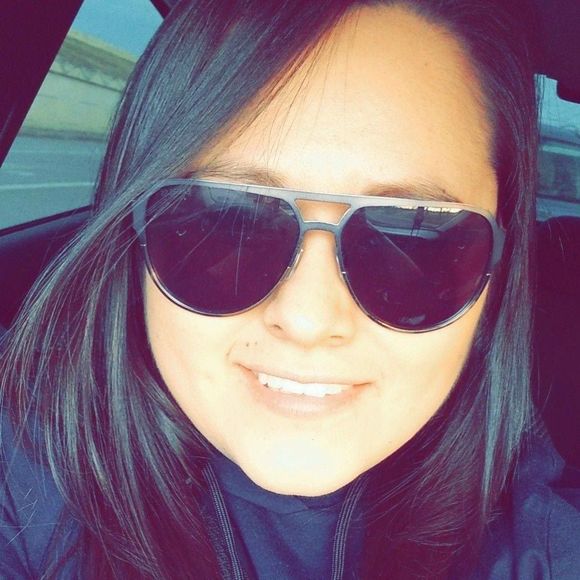 Meet your Posher, Sandra - Picture 1 of 1